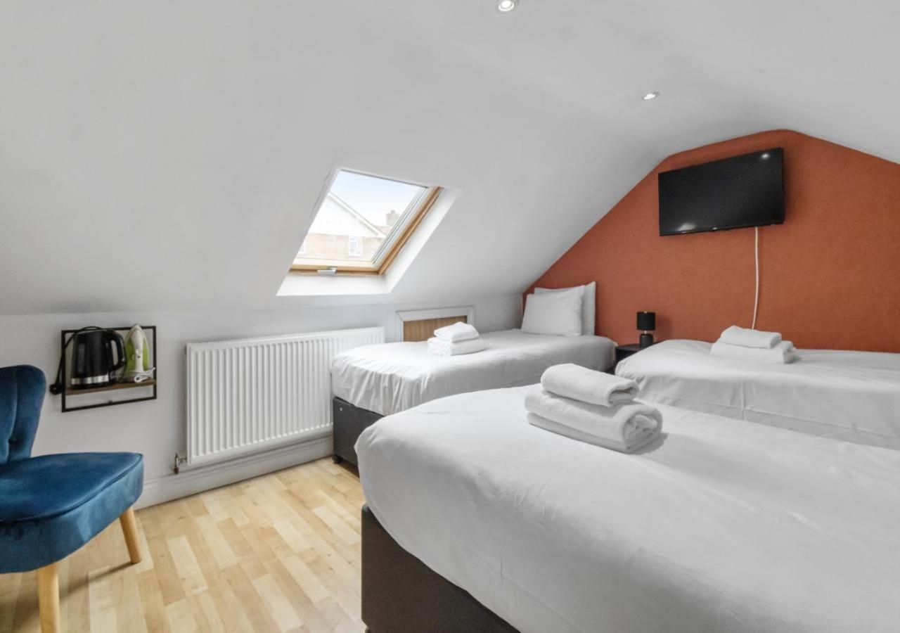 Experience Comfort & Style Cosy Private In Roundway Appartement Londen