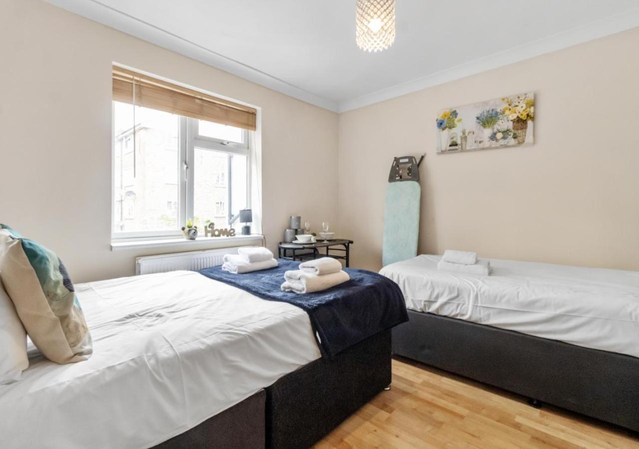 Experience Comfort & Style Cosy Private In Roundway Appartement Londen